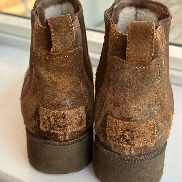 Ugg Chelsea Boots - Picture 3 of 7